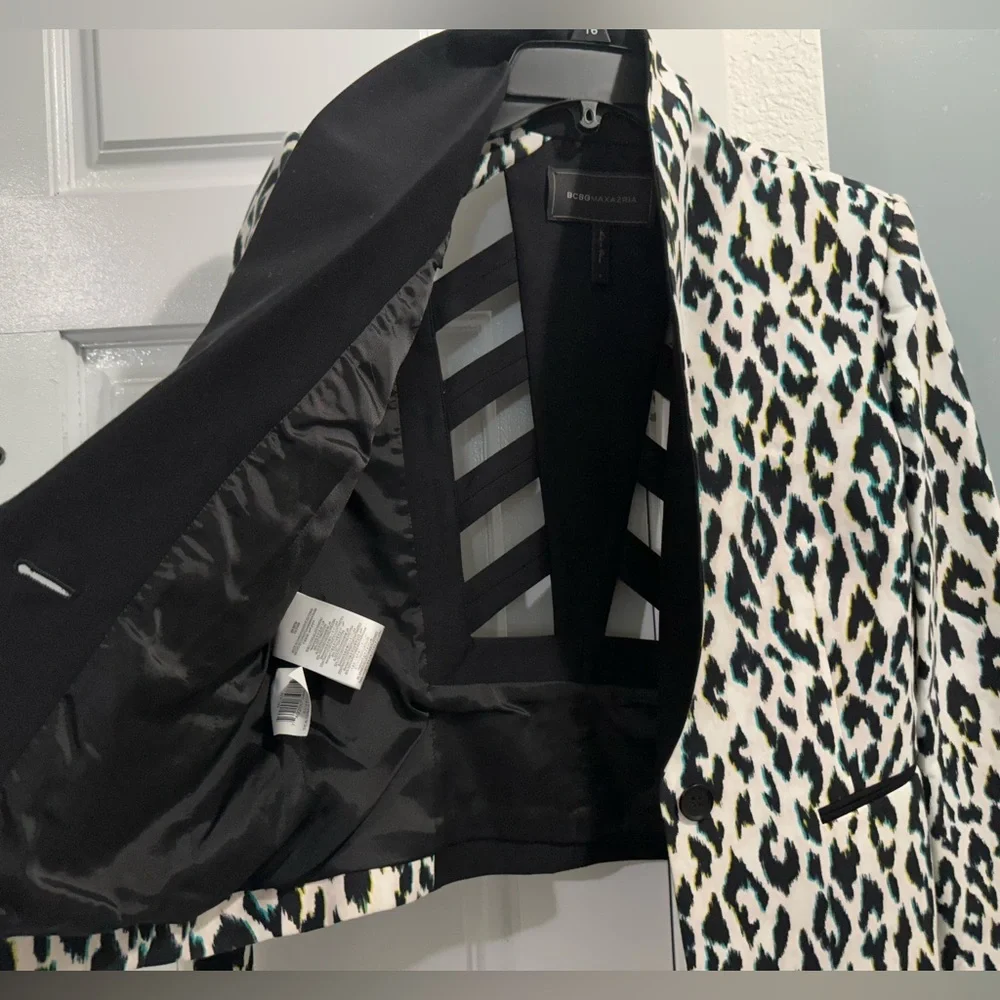 $65 BCBG MAXAZRIA Perfect, Worn once animal print blazer with open back SZ S - Picture 3 of 7